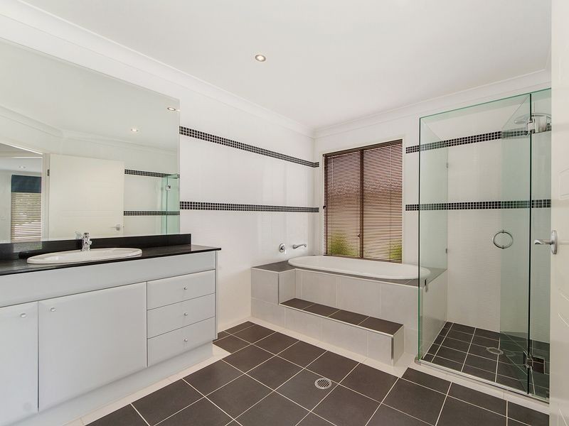 8 Gilgandra Close, Reedy Creek QLD 4227