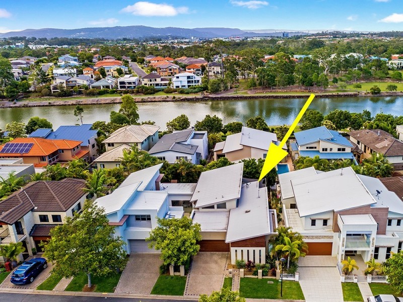 8 St Paul Crescent, Varsity Lakes QLD 4227