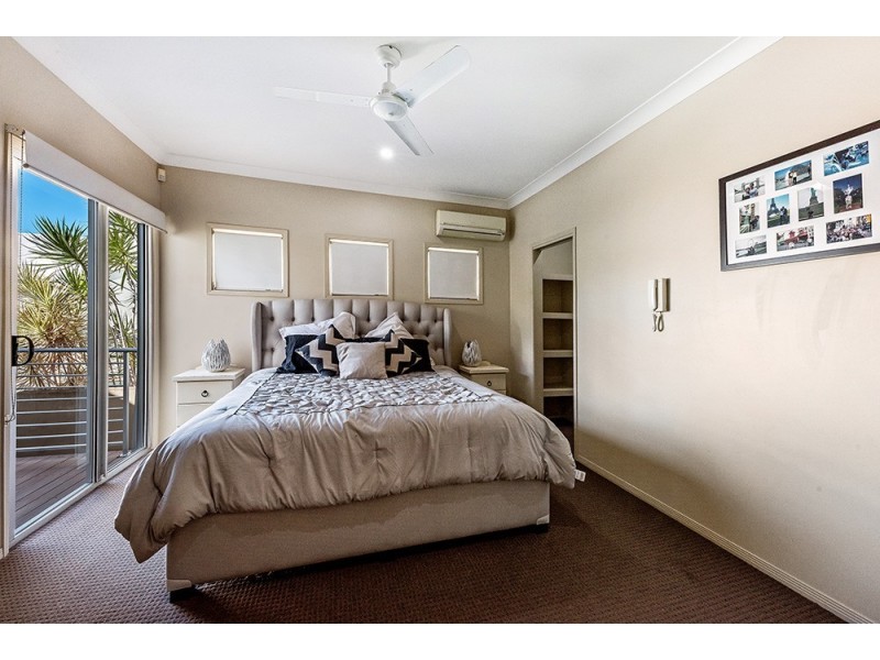 8 St Paul Crescent, Varsity Lakes QLD 4227