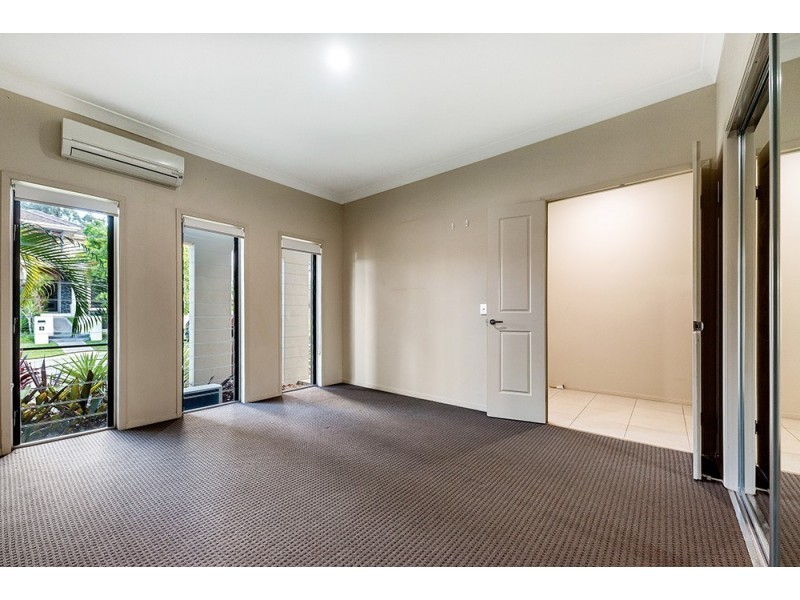 8 St Paul Crescent, Varsity Lakes QLD 4227