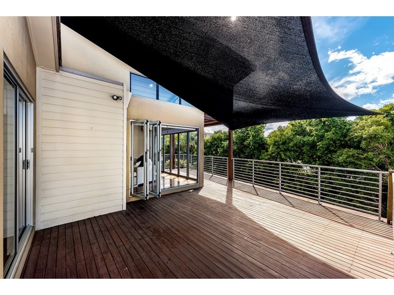 8 St Paul Crescent, Varsity Lakes QLD 4227