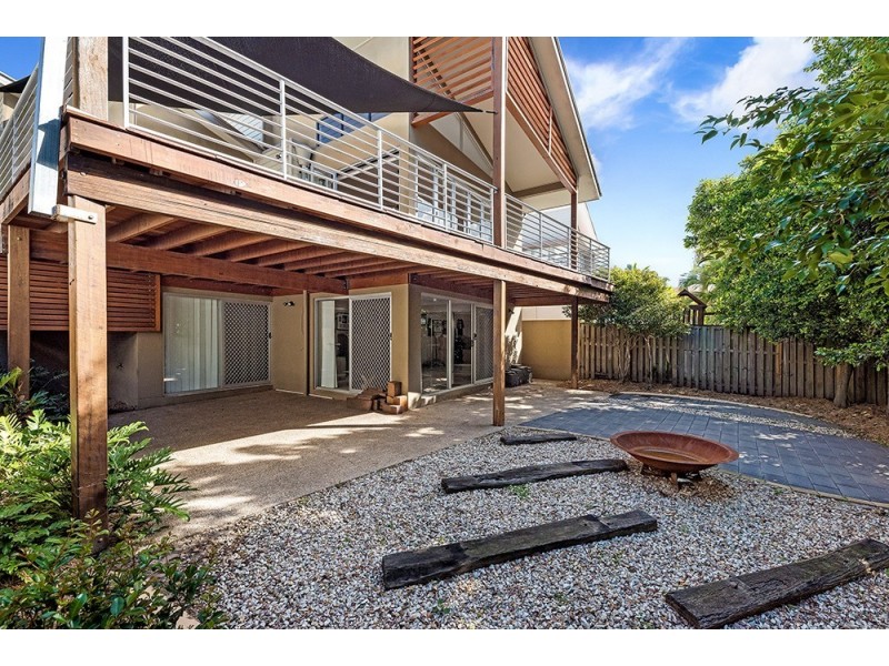 8 St Paul Crescent, Varsity Lakes QLD 4227