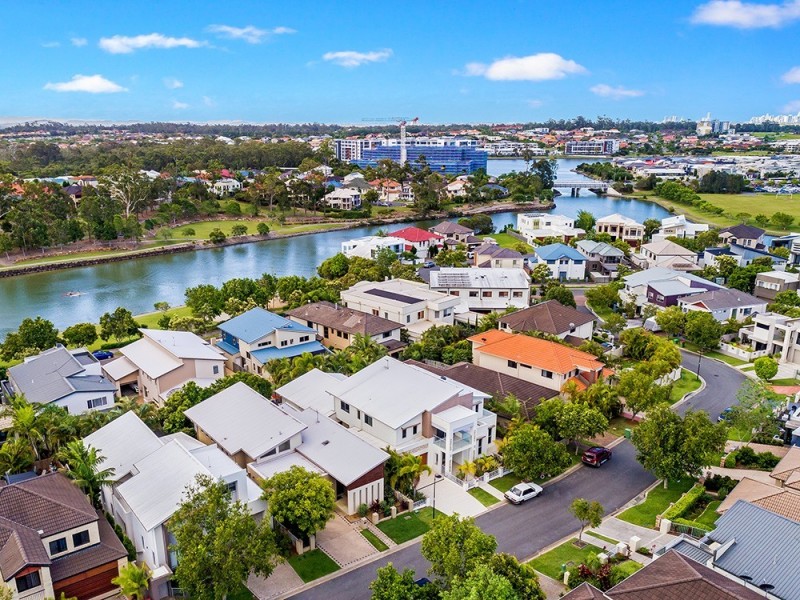 8 St Paul Crescent, Varsity Lakes QLD 4227