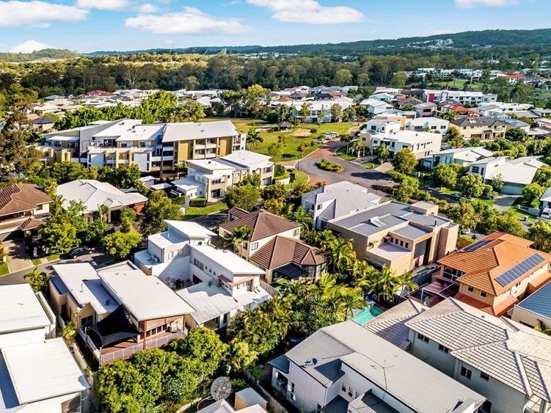 8 St Paul Crescent, Varsity Lakes QLD 4227