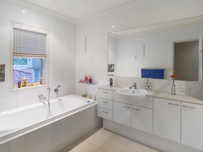 332 Ron Penhaligon Way, Robina QLD 4226