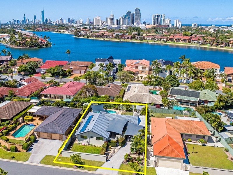 5 Mayra Court, Mermaid Waters QLD 4218