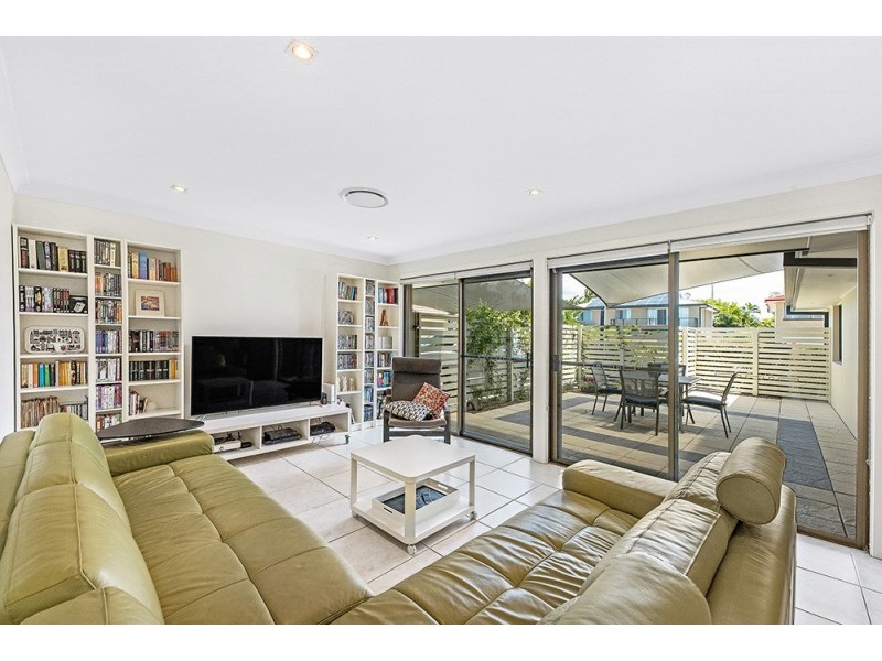 5 Mayra Court, Mermaid Waters QLD 4218