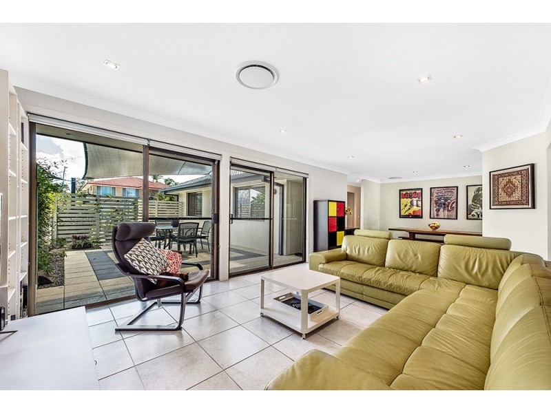 5 Mayra Court, Mermaid Waters QLD 4218