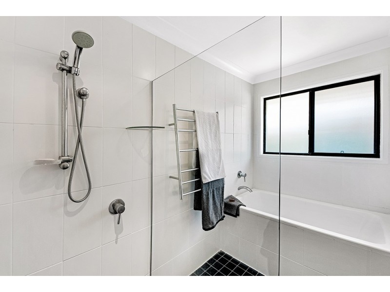 5 Mayra Court, Mermaid Waters QLD 4218