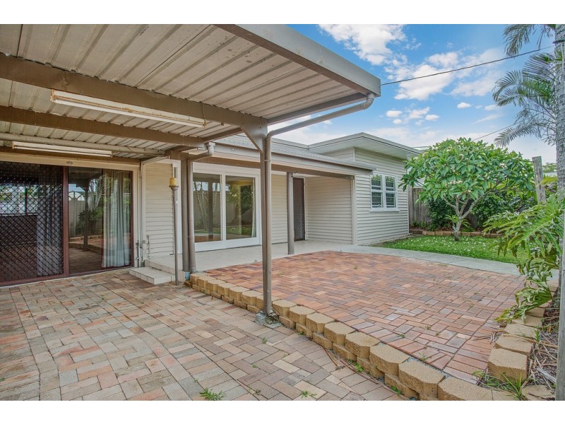 102 Central Street, Labrador QLD 4215