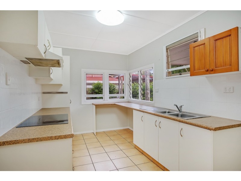 102 Central Street, Labrador QLD 4215