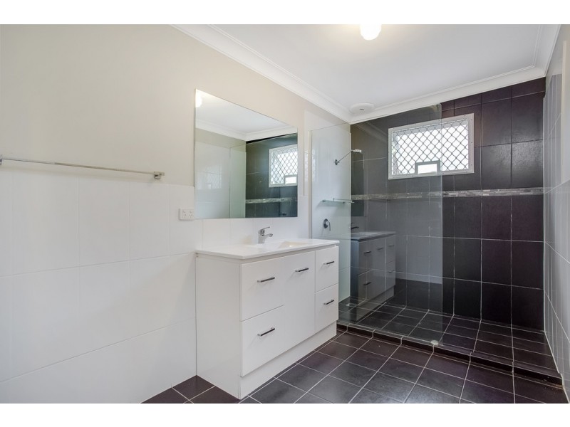 102 Central Street, Labrador QLD 4215