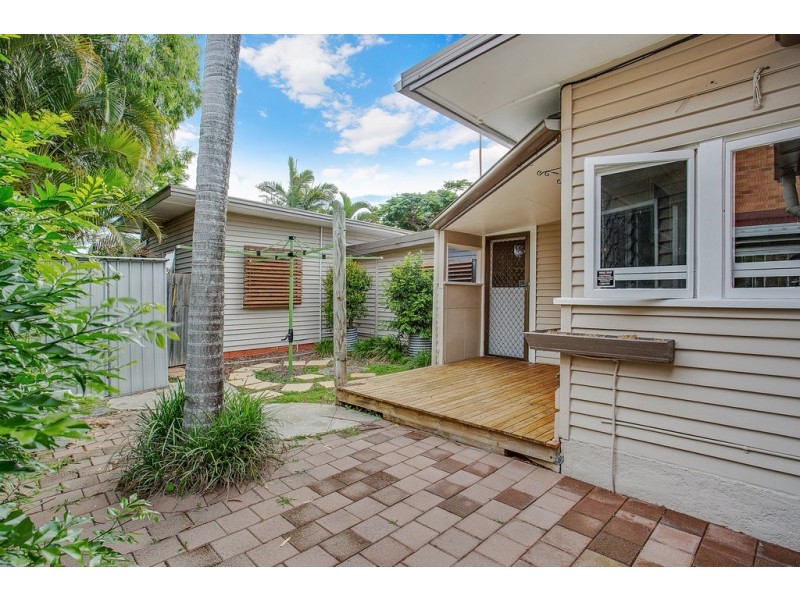 102 Central Street, Labrador QLD 4215
