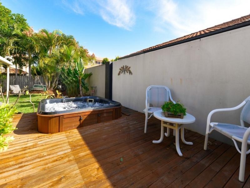 17 Laurel Oak Drive, Robina QLD 4226