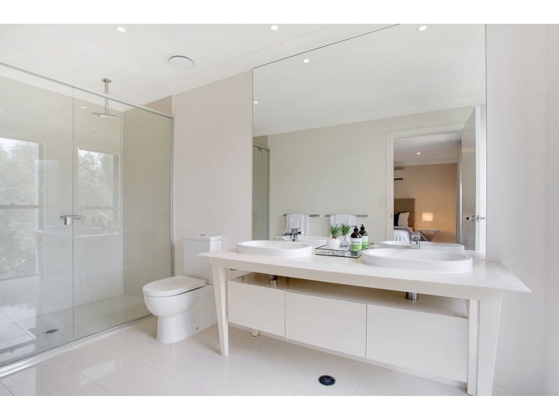 150 North Hill Drive, Robina QLD 4226