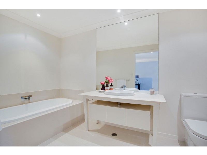 150 North Hill Drive, Robina QLD 4226