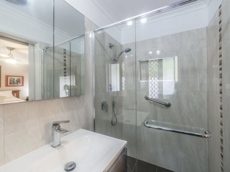 5 Rosanna Place, Robina QLD 4226