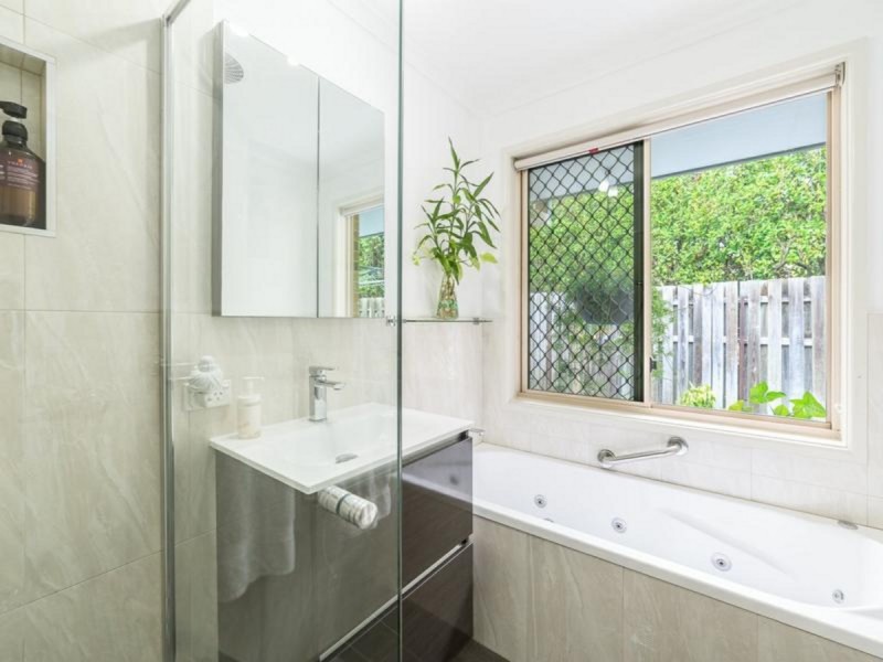 5 Rosanna Place, Robina QLD 4226