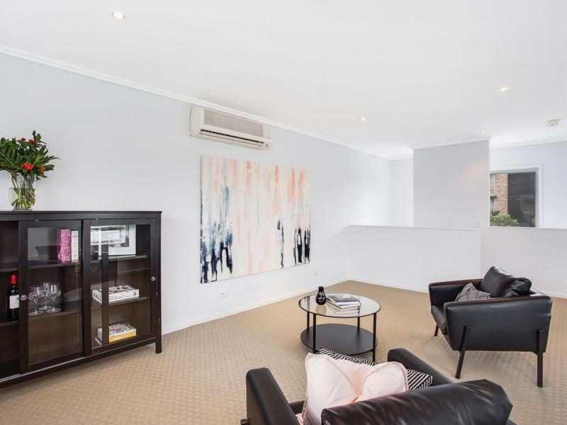 35 Riverwalk Avenue, Robina QLD 4226
