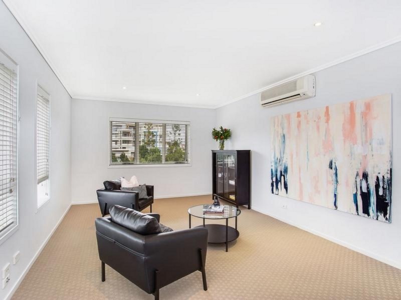 35 Riverwalk Avenue, Robina QLD 4226