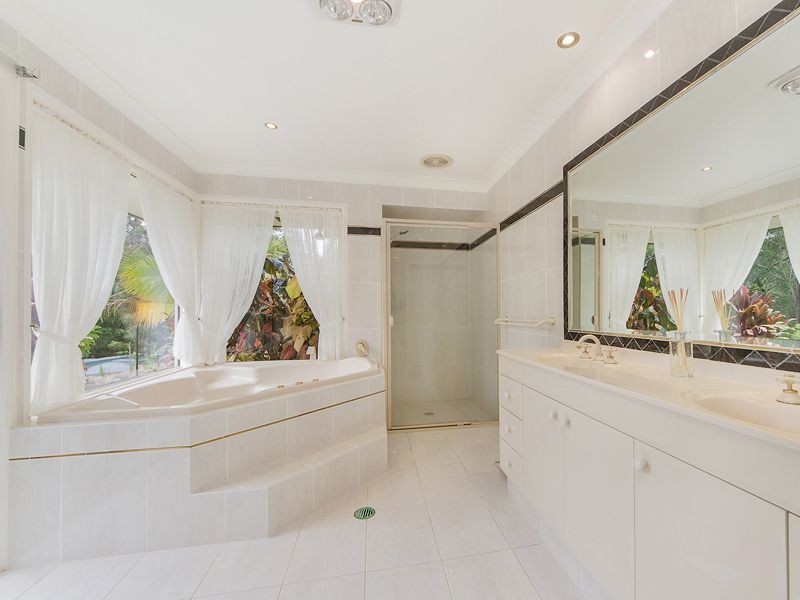 294 Chesterfield Drive, Bonogin QLD 4213