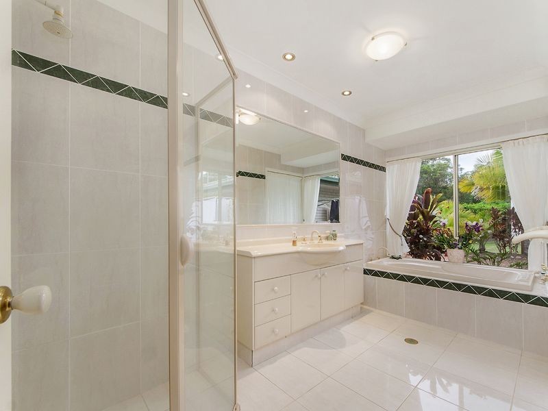 294 Chesterfield Drive, Bonogin QLD 4213