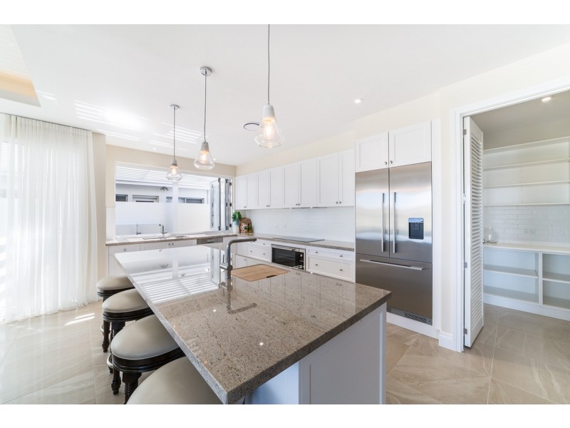 20 Seafarer Court, Paradise Waters QLD 4217