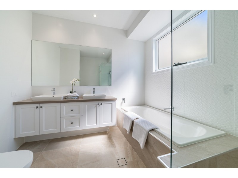 20 Seafarer Court, Paradise Waters QLD 4217