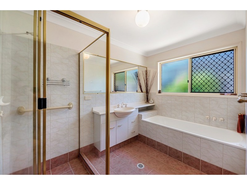 2 Flagstaff Place, Robina QLD 4226