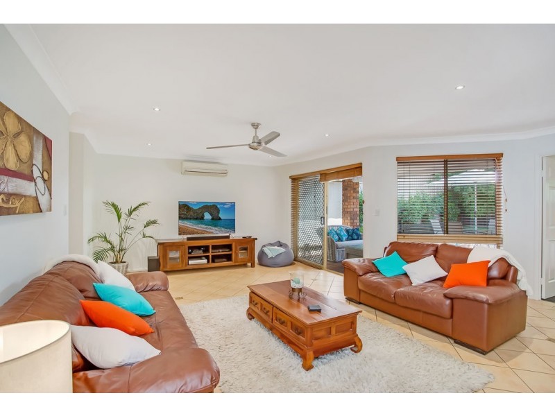 1/38 Cheltenham Drive, Robina QLD 4226