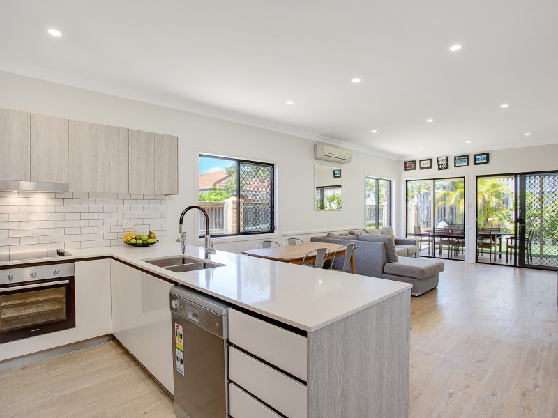 2 Windemere Crescent, Varsity Lakes QLD 4227
