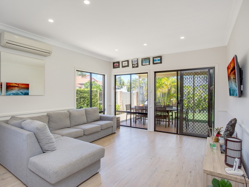 2 Windemere Crescent, Varsity Lakes QLD 4227