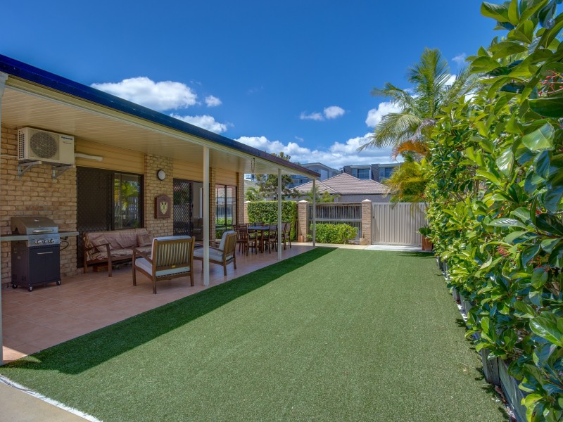 2 Windemere Crescent, Varsity Lakes QLD 4227