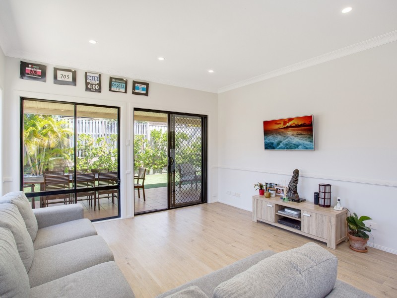 2 Windemere Crescent, Varsity Lakes QLD 4227