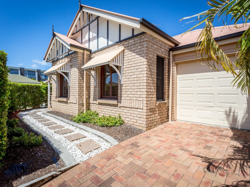 2 Windemere Crescent, Varsity Lakes QLD 4227