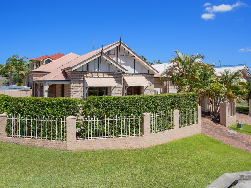 2 Windemere Crescent, Varsity Lakes QLD 4227