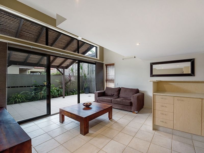 3/2 Wingate Court, Varsity Lakes QLD 4227