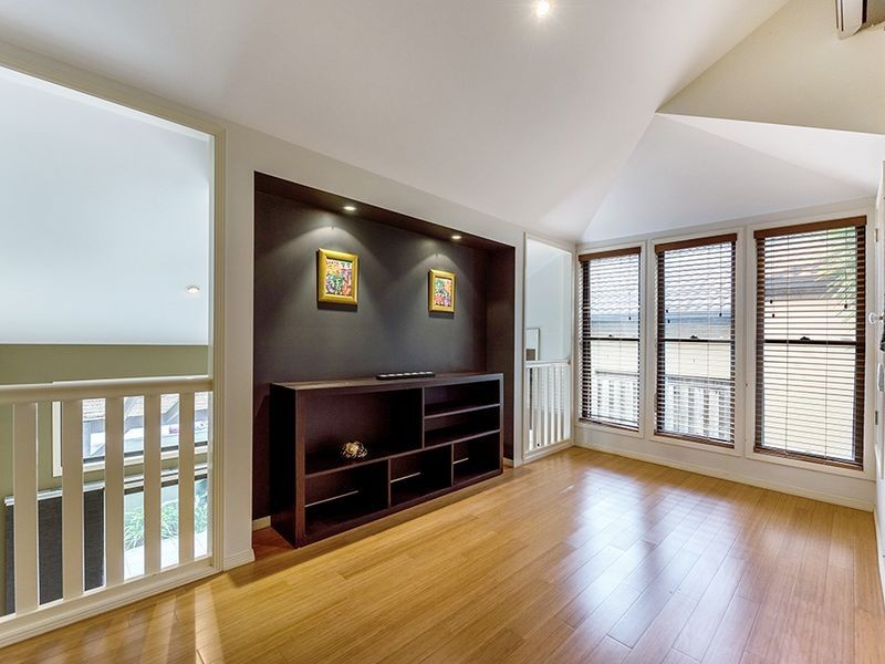 3/2 Wingate Court, Varsity Lakes QLD 4227