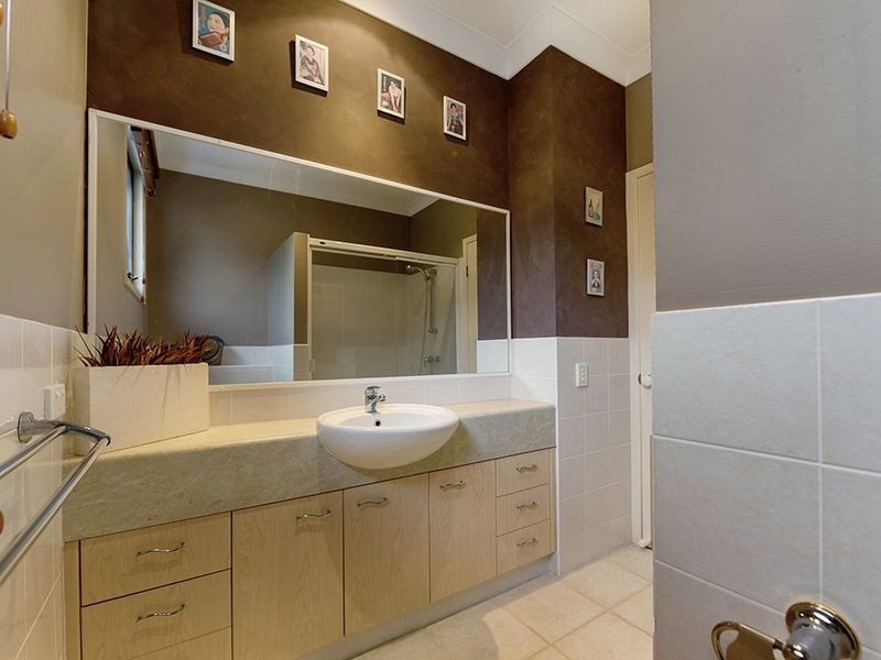 3/2 Wingate Court, Varsity Lakes QLD 4227