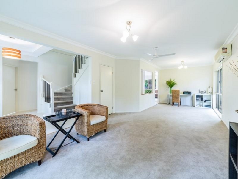 33 Forest Drive, Elanora QLD 4221