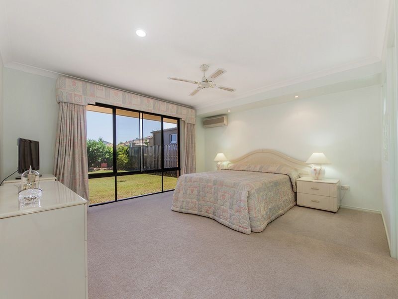 6 Pearwood Lane, Robina QLD 4226