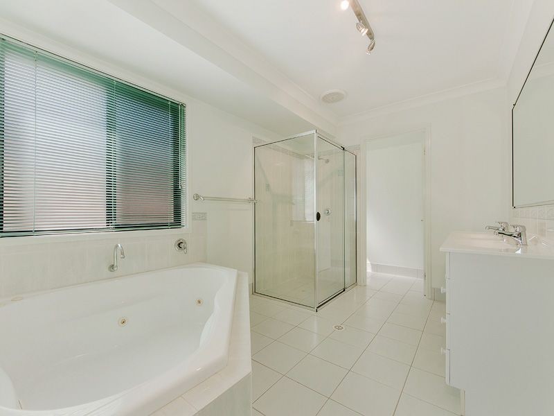 6 Pearwood Lane, Robina QLD 4226