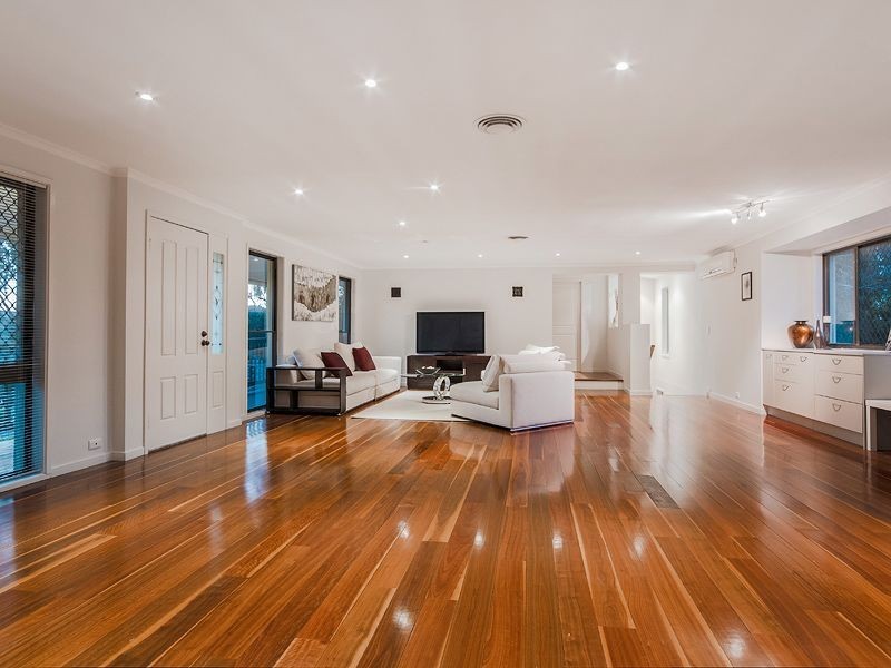 2 Cameron Court, Ashmore QLD 4214