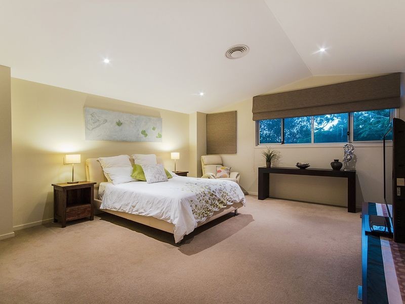 2 Cameron Court, Ashmore QLD 4214