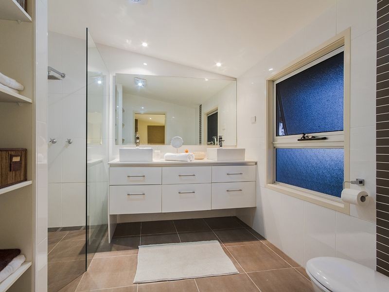 2 Cameron Court, Ashmore QLD 4214