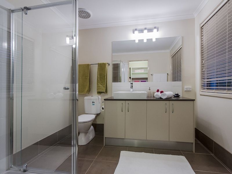 2 Cameron Court, Ashmore QLD 4214