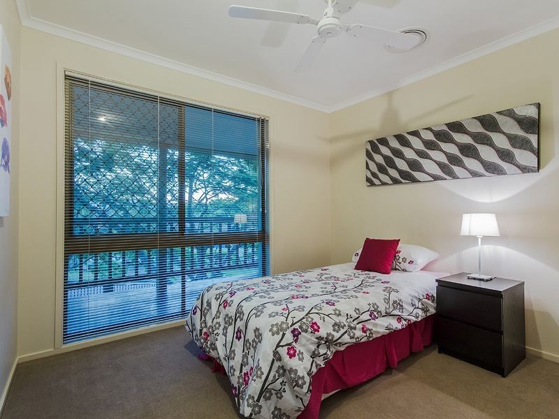 2 Cameron Court, Ashmore QLD 4214
