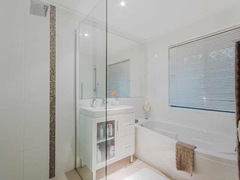 2 Cameron Court, Ashmore QLD 4214