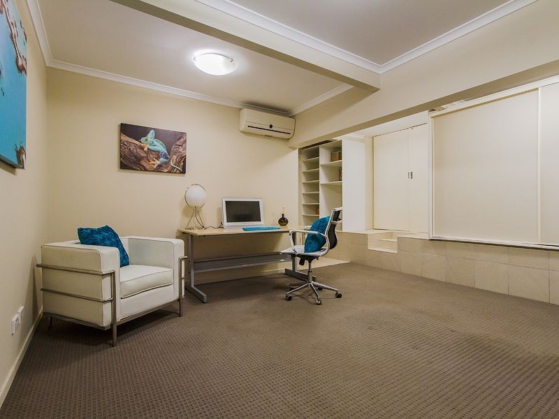 2 Cameron Court, Ashmore QLD 4214