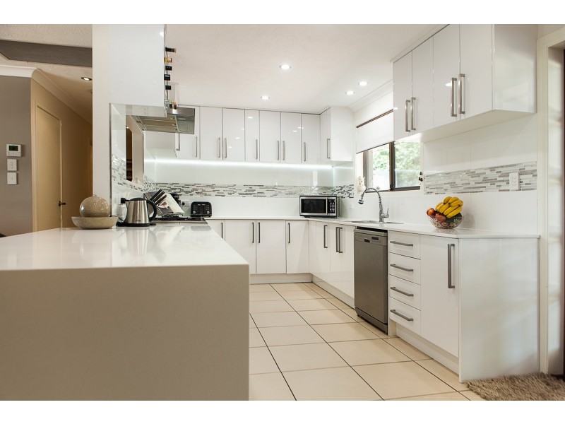 8 Aberdeen Court, Highland Park QLD 4211